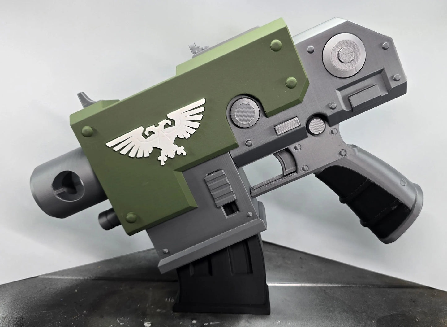 3D-Printed Warhammer 40k Bolt Pistol cosplay Prop
