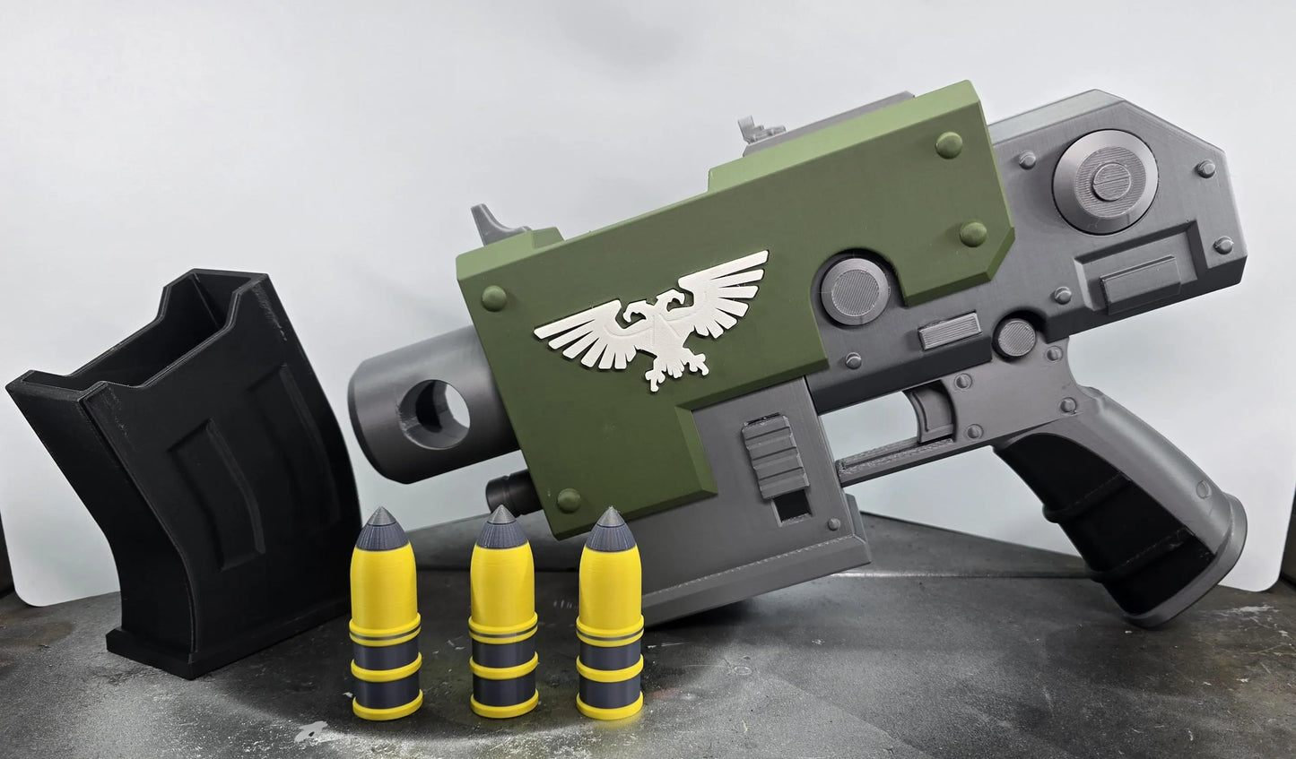 3D-Printed Warhammer 40k Bolt Pistol cosplay Prop