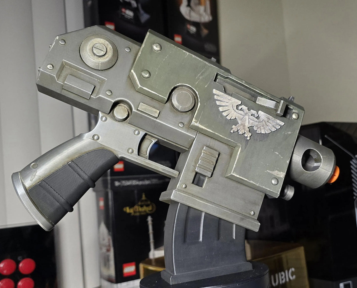 3D-Printed Warhammer 40k Bolt Pistol cosplay Prop