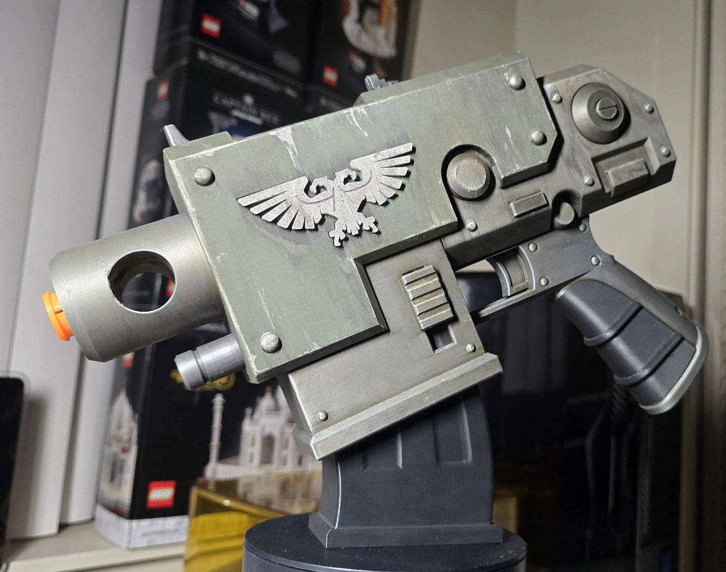 3D-Printed Warhammer 40k Bolt Pistol cosplay Prop